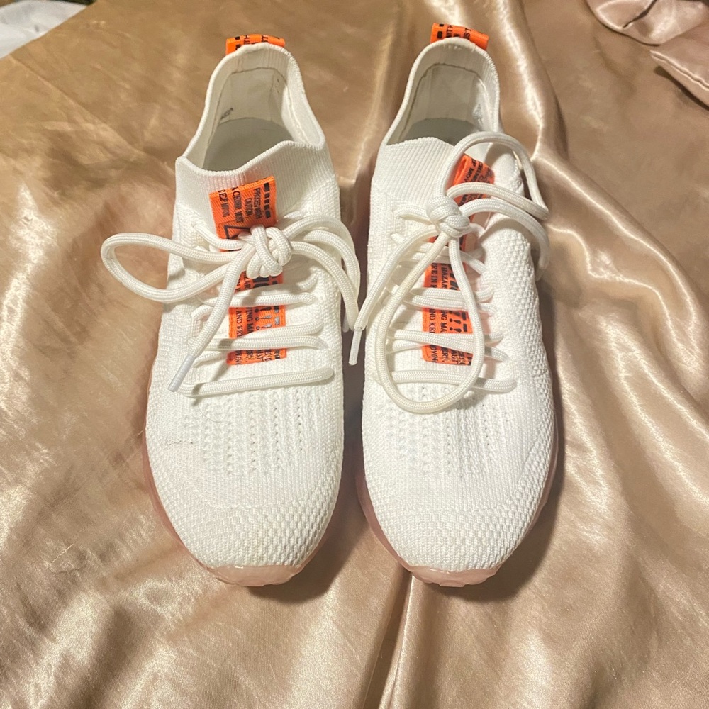Steve Madden white sneakers size 5.5